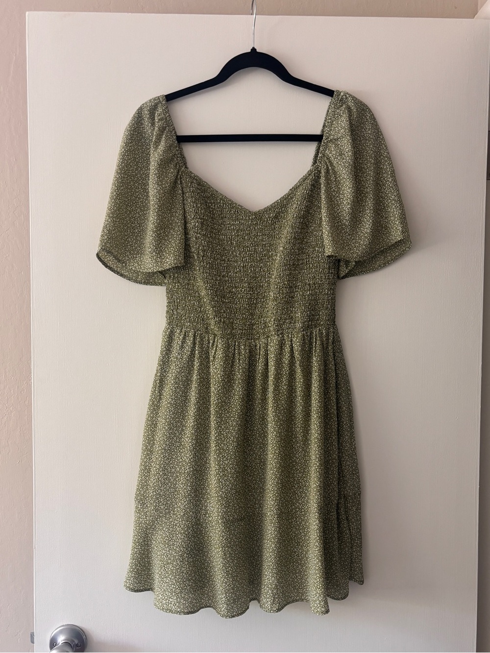 Abercrombie & Fitch Sage Green White Floral Smocked Short Sleeve Dress